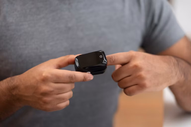 How To Check Your Blood Oxygen At Home (And What Your SpO2 Number Actually Means)
